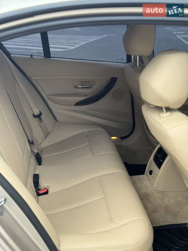 Седан BMW 3 Series 2015 в Кременце