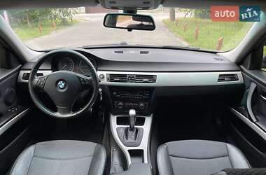 Седан BMW 3 Series 2011 в 