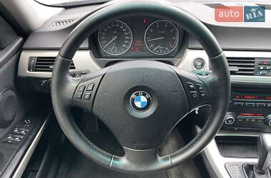 Седан BMW 3 Series 2011 в 