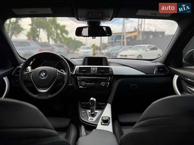 Седан BMW 3 Series 2016 в Львові