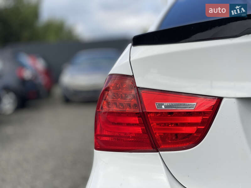 Седан BMW 3 Series 2009 в Луцке