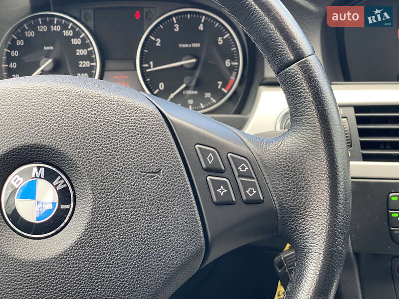 Седан BMW 3 Series 2009 в Луцке