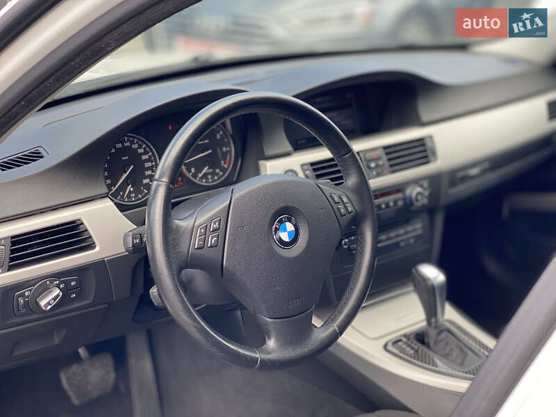 Седан BMW 3 Series 2009 в Луцке