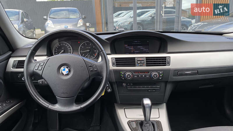 Седан BMW 3 Series 2009 в Луцке