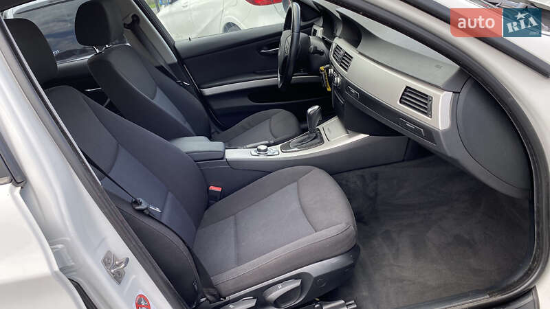 Седан BMW 3 Series 2009 в Луцке
