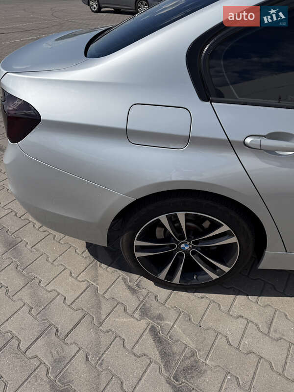 Седан BMW 3 Series 2017 в Киеве