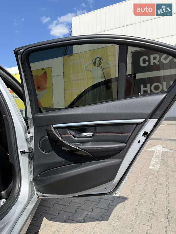 Седан BMW 3 Series 2017 в Киеве