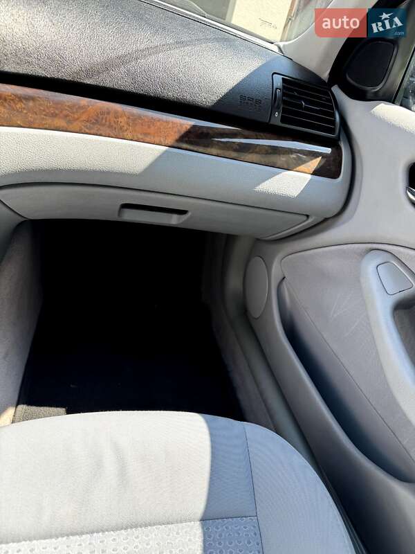 Седан BMW 3 Series 2002 в Млинове