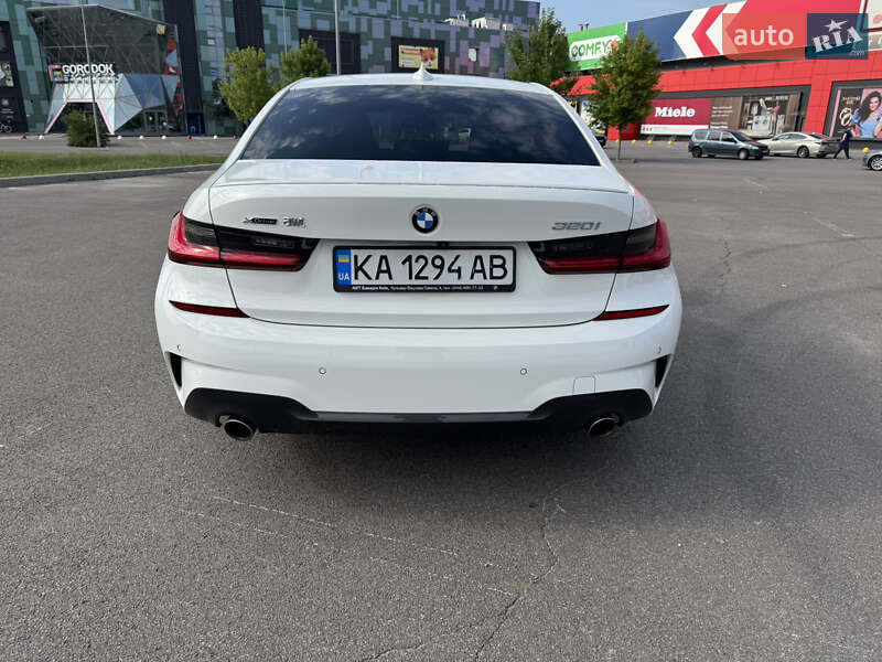 Седан BMW 3 Series 2019 в Киеве