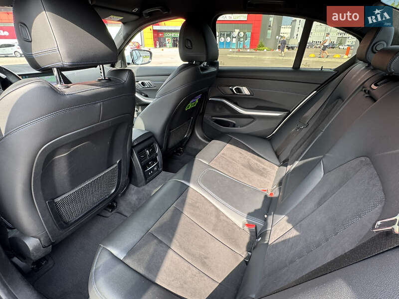 Седан BMW 3 Series 2019 в Киеве