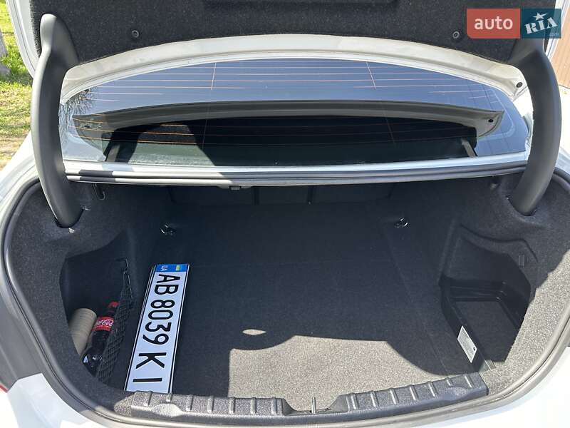 Седан BMW 3 Series 2018 в Тульчині