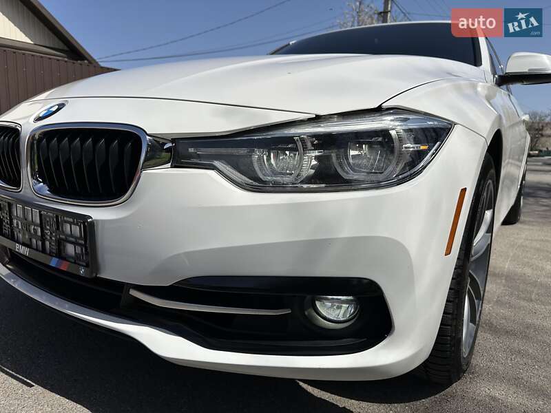Седан BMW 3 Series 2018 в Тульчині