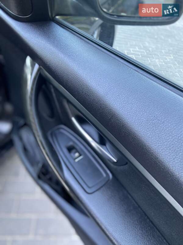 Седан BMW 3 Series 2016 в Луцке