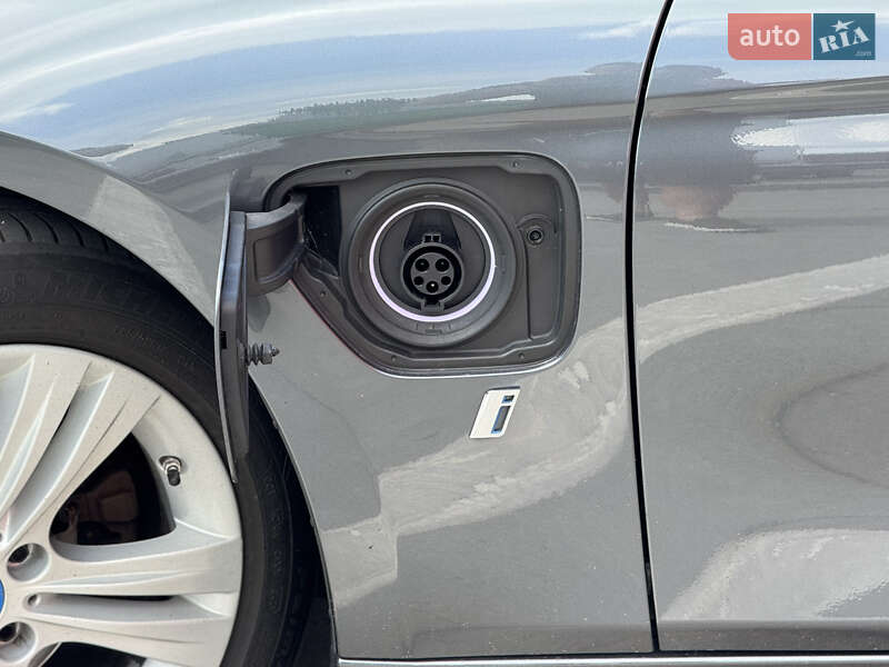 Седан BMW 3 Series 2017 в Киеве