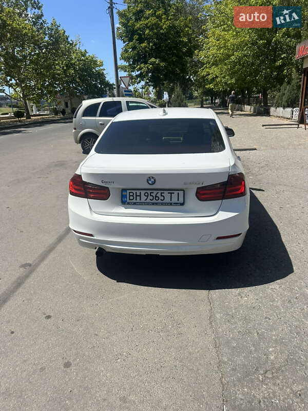 Седан BMW 3 Series 2013 в Южному