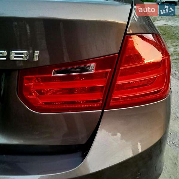 Седан BMW 3 Series 2013 в Львові