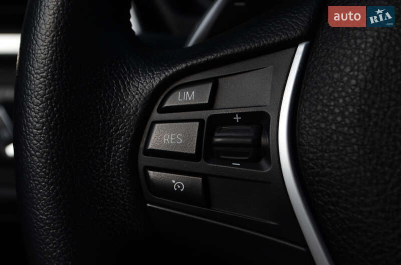 Седан BMW 3 Series 2016 в Києві