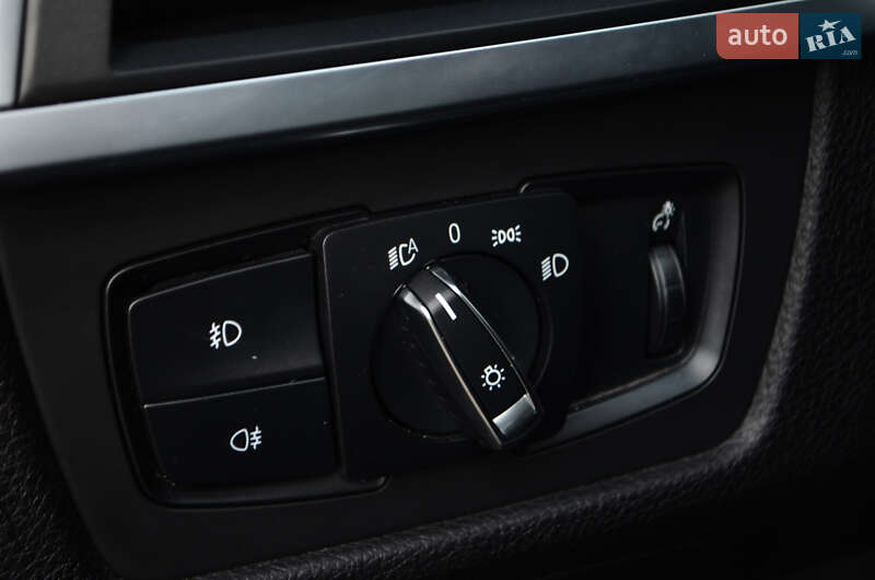 Седан BMW 3 Series 2016 в Києві