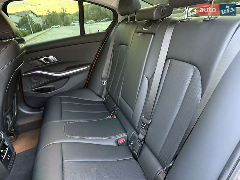 Седан BMW 3 Series 2022 в Дніпрі