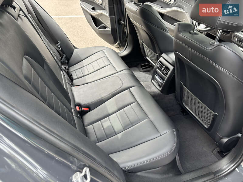 Седан BMW 3 Series 2019 в Рівному