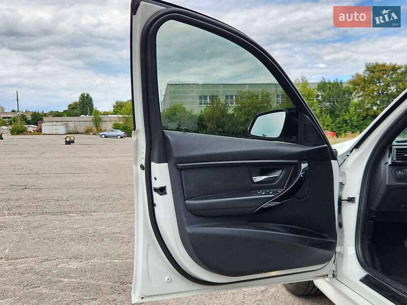 Седан BMW 3 Series 2016 в Ровно фото 20 Седан BMW 3 Series 2016 в Ровно