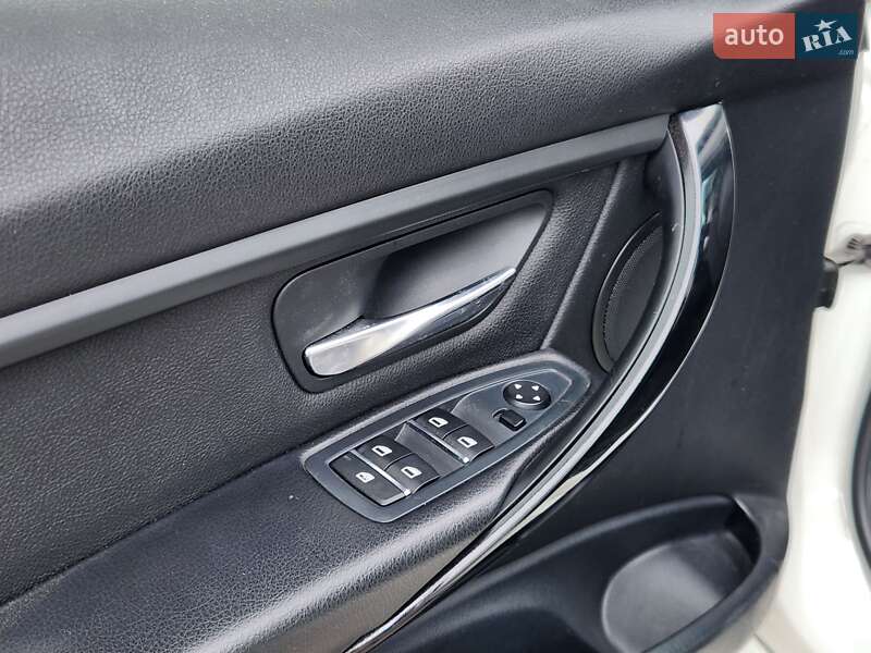 Седан BMW 3 Series 2016 в Ровно фото 32 Седан BMW 3 Series 2016 в Ровно