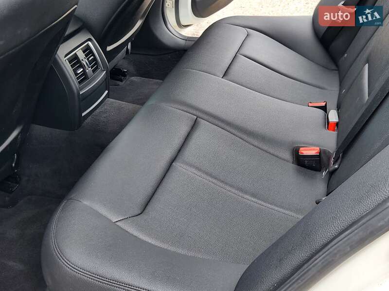 Седан BMW 3 Series 2016 в Ровно фото 41 Седан BMW 3 Series 2016 в Ровно