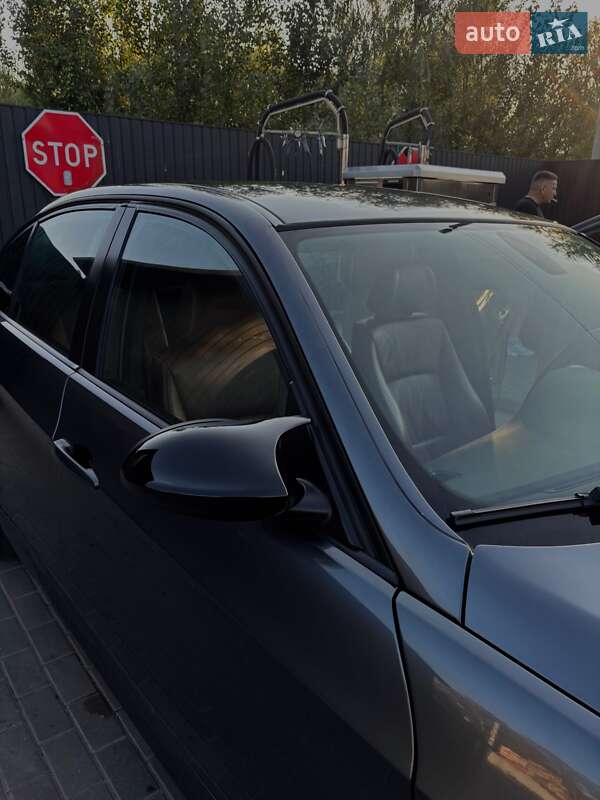 Седан BMW 3 Series 2006 в Березане