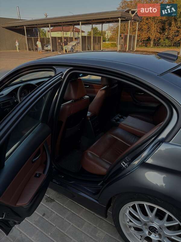 Седан BMW 3 Series 2006 в Березане