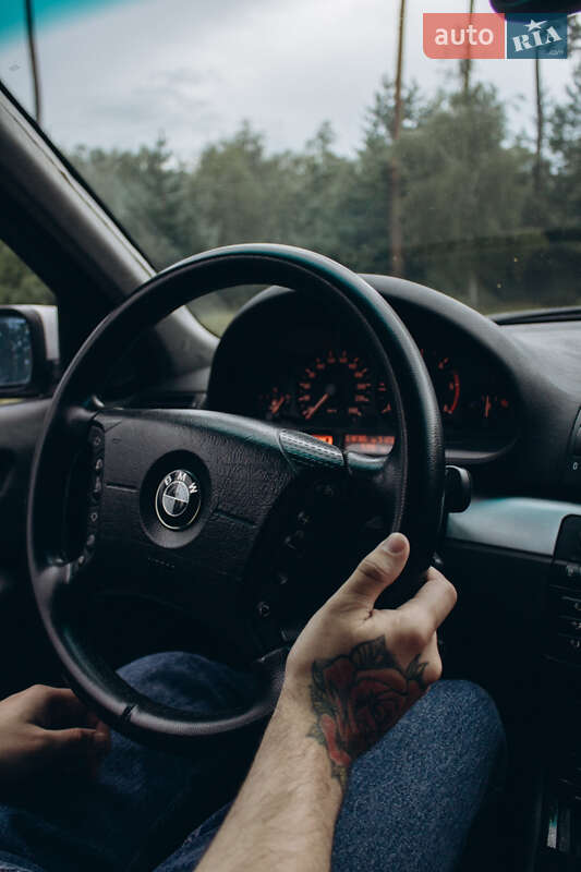 Седан BMW 3 Series 2002 в Ахтырке