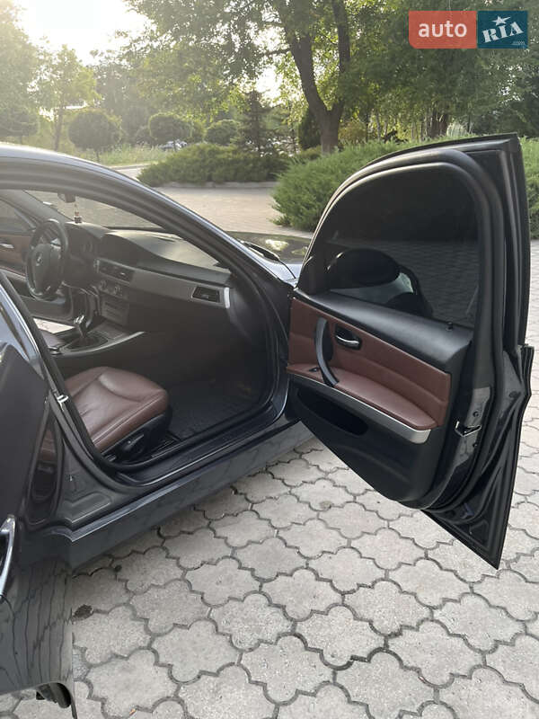 Седан BMW 3 Series 2007 в Павлограде