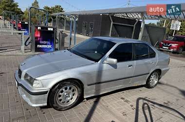 Седан BMW 3 Series 1991 в Кривом Роге