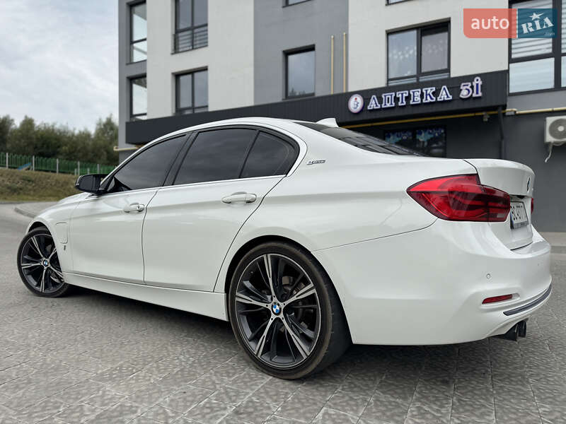 Седан BMW 3 Series 2016 в Львове