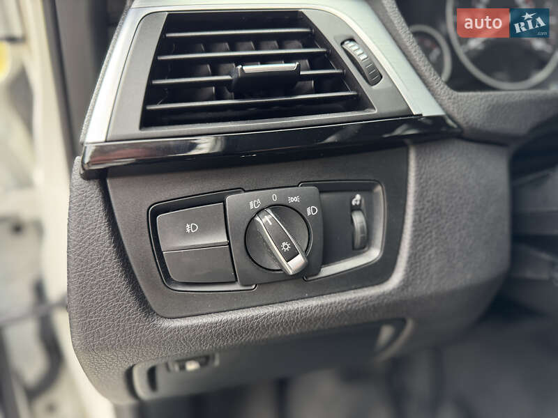 Седан BMW 3 Series 2016 в Львове