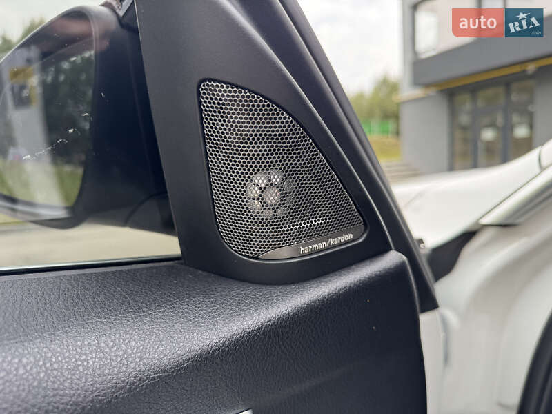 Седан BMW 3 Series 2016 в Львове