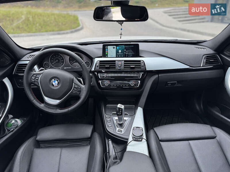 Седан BMW 3 Series 2016 в Львове