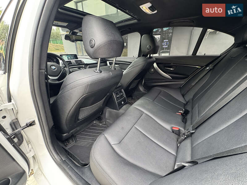 Седан BMW 3 Series 2016 в Львове