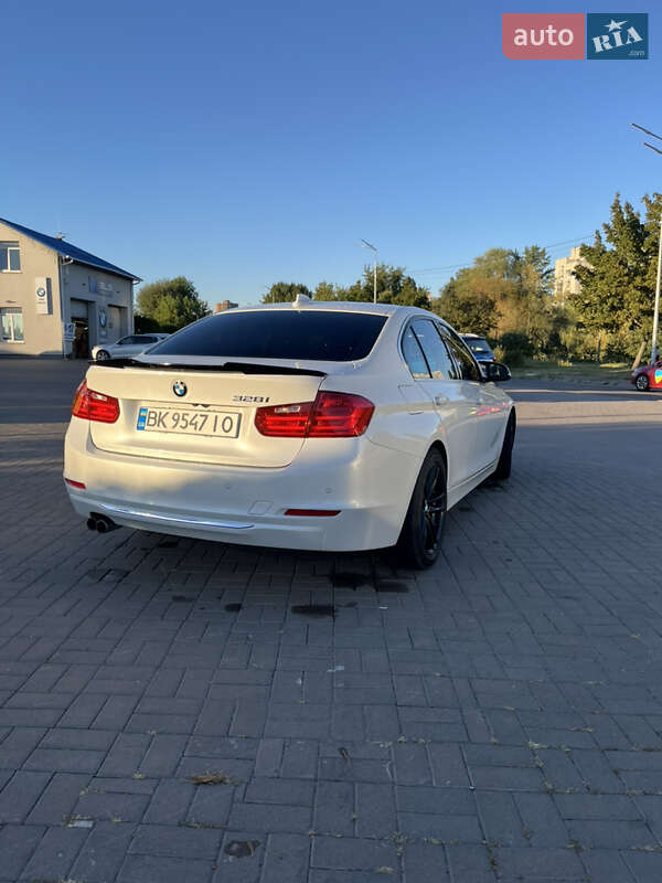 Седан BMW 3 Series 2015 в Киеве