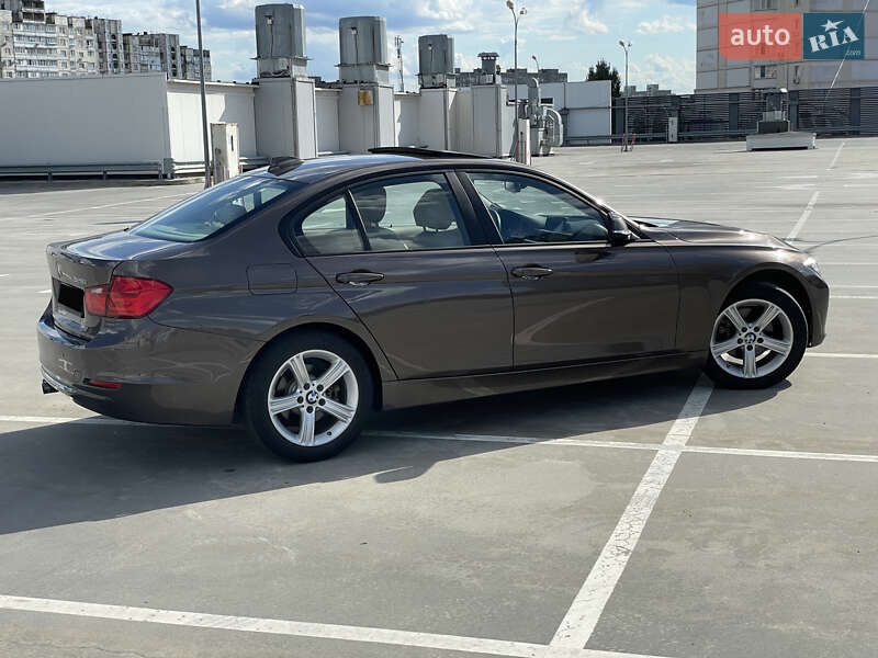 Седан BMW 3 Series 2014 в Киеве