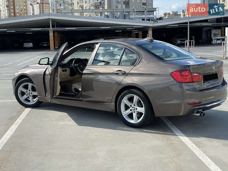 Седан BMW 3 Series 2014 в Киеве