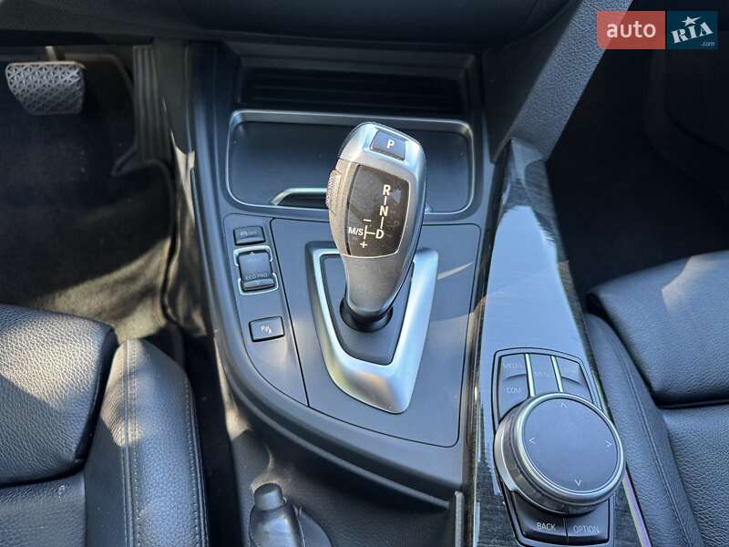 Седан BMW 3 Series 2017 в Киеве