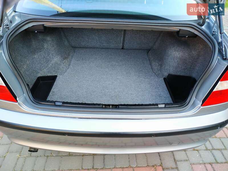 Седан BMW 3 Series 2004 в Луцке