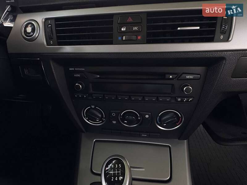 Седан BMW 3 Series 2008 в Ужгороді