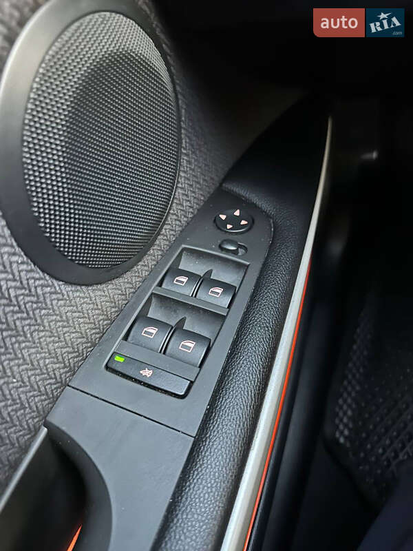 Седан BMW 3 Series 2009 в Житомире