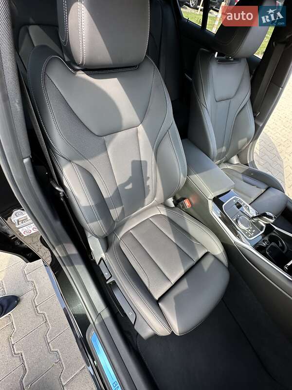 Седан BMW 3 Series 2022 в Києві