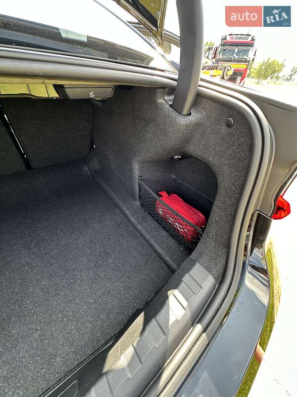 Седан BMW 3 Series 2022 в Києві