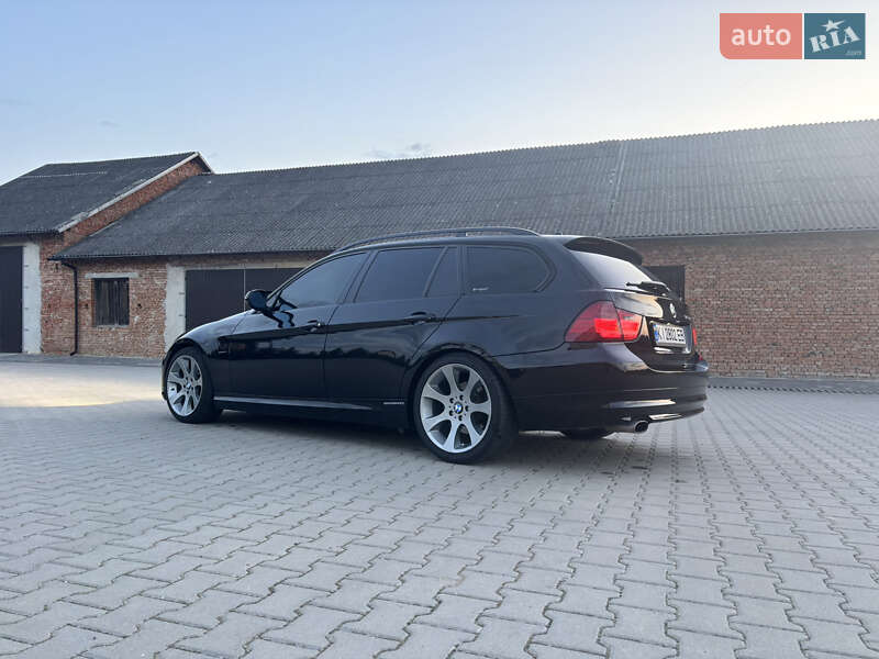 Універсал BMW 3 Series 2009 в  фото Універсал BMW 3 Series 2009 в