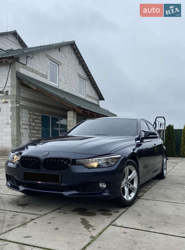 Седан BMW 3 Series 2014 в Хусте