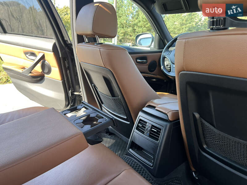Універсал BMW 3 Series 2011 в Золочеві