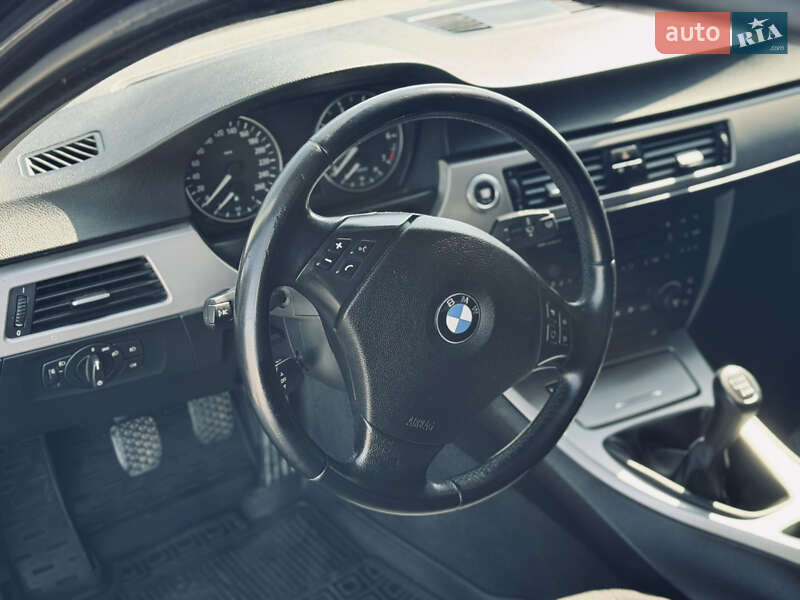 Седан BMW 3 Series 2006 в Остроге